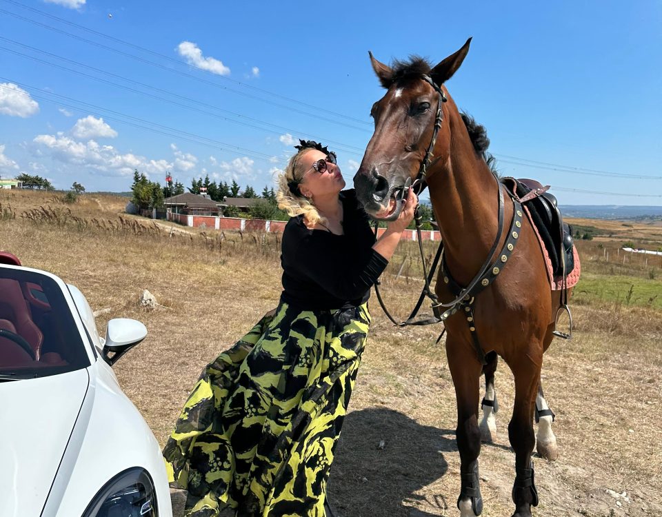 Tılsım Hanım At Çiftliği’nde atlarla sakin ve güvene dayalı bağ kurulan an