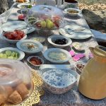 Çatalca Kestanelik Tılsım Hanım At Çiftliği doğa içinde zengin serpme kahvaltı sofrası