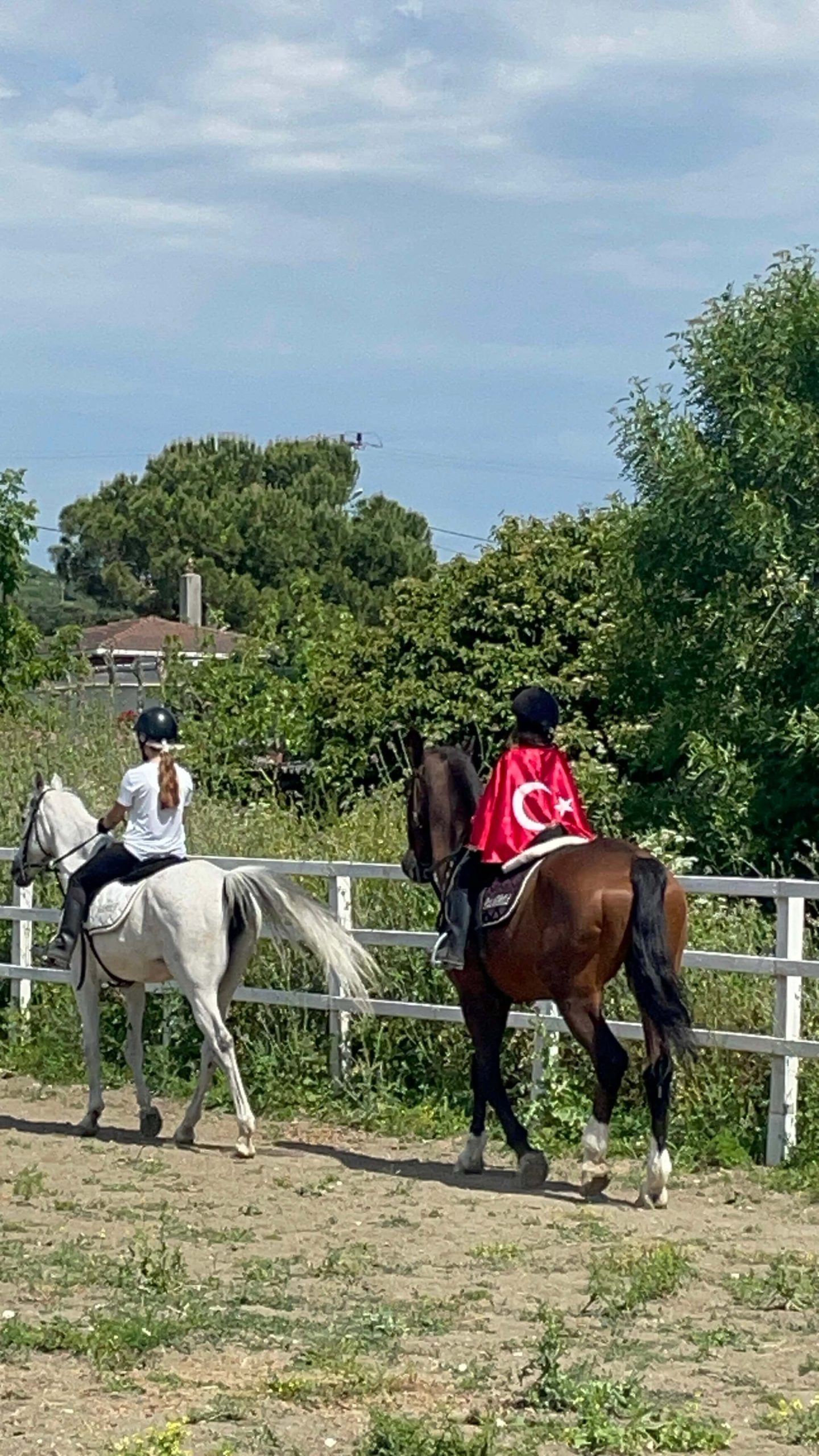 Çocuklu aileler için Tılsım Hanım At Çiftliği açık hava aktivite alanı ve güvenli çiftlik ortamı